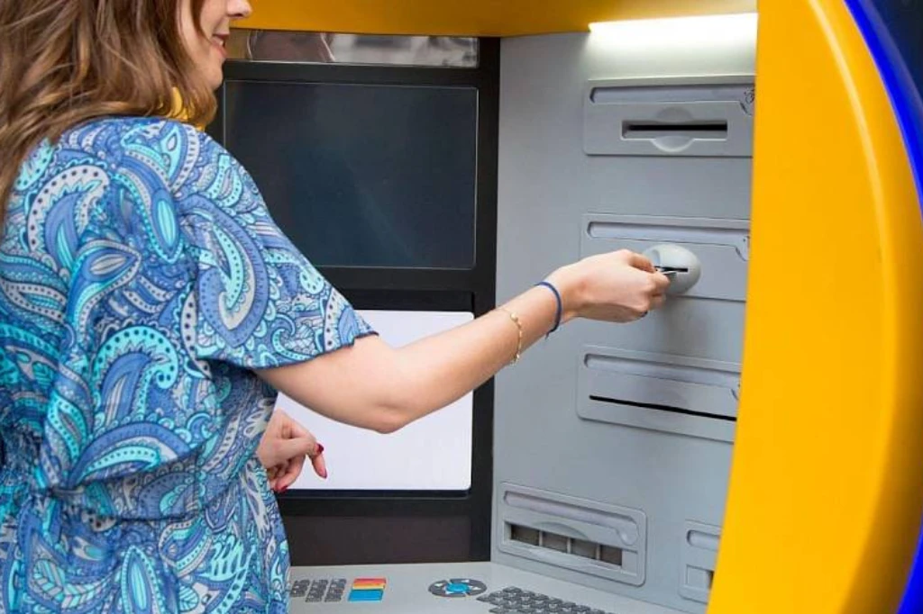 se puede sacar dinero de cajero de cuenta embargada